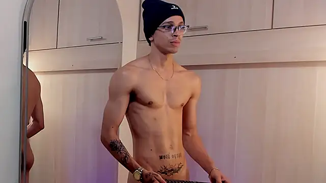 Mheysam_Youngerx Show in webcam