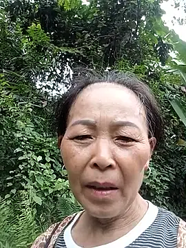 topless-play 在線直播表演
