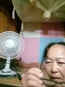 topless-play 在線直播表演