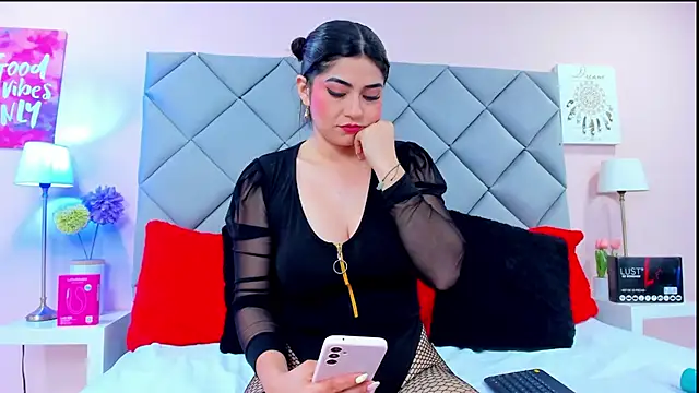 دردشة NahomyAdams الجنسية المباشرة