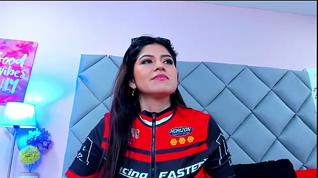 NahomyAdams Adlı Modelin Canlı XXX Sohbeti
