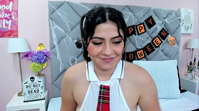 NahomyAdams Chat XXX in diretta