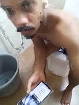 Show modela Virgineguy123 na web-kameri