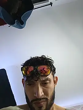 frankdanielsbigcock 网络视讯表演