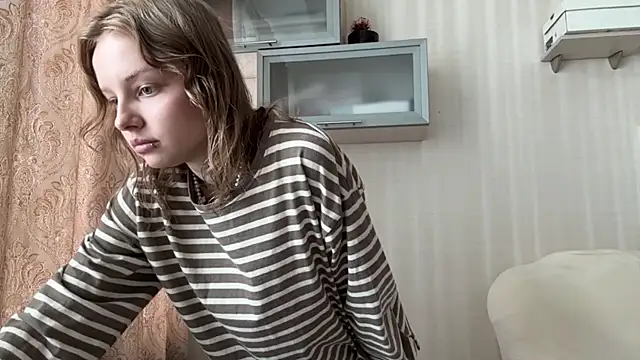 DemetriceYoshimuran Webbikameraesitys