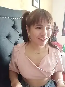 _Luna_Blooms Adlı Modelin Canlı XXX Sohbeti