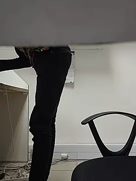 THATHAIRYTALLDUDE Show in webcam