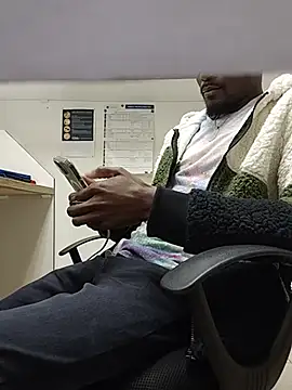 THATHAIRYTALLDUDE Webcamshow