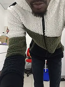 THATHAIRYTALLDUDE 网络视讯表演