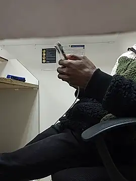 THATHAIRYTALLDUDE Webcamshow