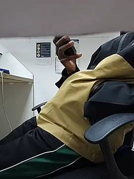 THATHAIRYTALLDUDE Webcam Show