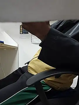 THATHAIRYTALLDUDE webcam show