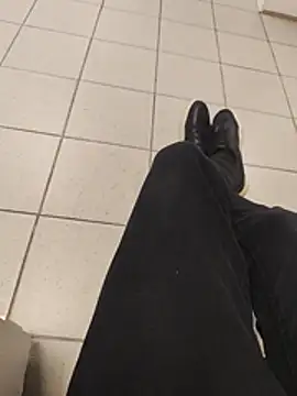THATHAIRYTALLDUDE: διαδικτυακό σόου στην κάμερα