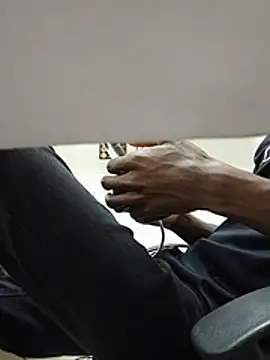 THATHAIRYTALLDUDE webkamerás műsora
