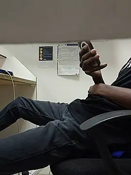 THATHAIRYTALLDUDE Show in webcam
