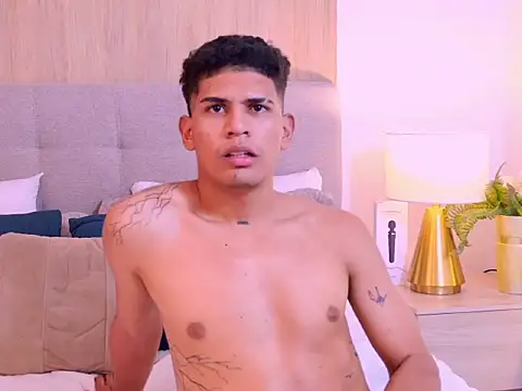 RoseAndDominic's Live XXX Chat