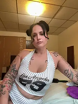 CurvyTemptation23 Webcam-Show