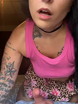 Show de CurvyTemptation23 na webcam