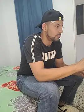הופעת וובקאם של Cris_LaCobra_