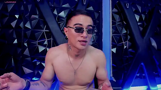 LiamDeeps Show in webcam
