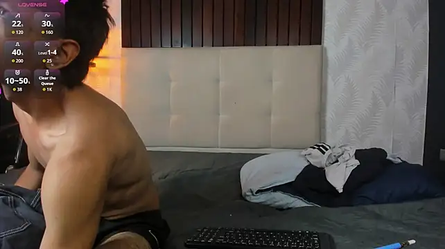 Im_Kael_ Show in webcam