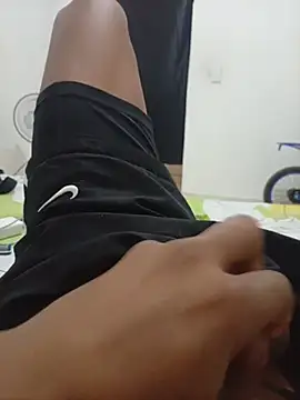 Show modela hotcesar69 na web-kameri