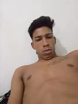 hotcesar69 Шоу с уебкамера