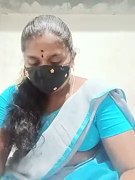 Pokazy przed kamerką – Tamil-Nandhini