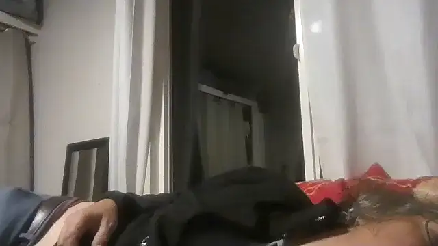 riffraff69: διαδικτυακό σόου στην κάμερα