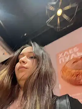 EvelynFly XXX чат на живо