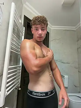 Show modela alexfndl na web-kameri