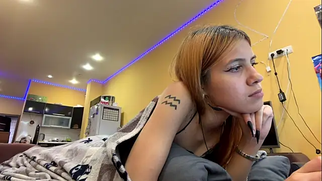 Show modela LinZavr na web-kameri