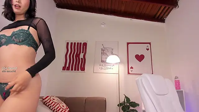 Emi_luv's Live XXX Chat