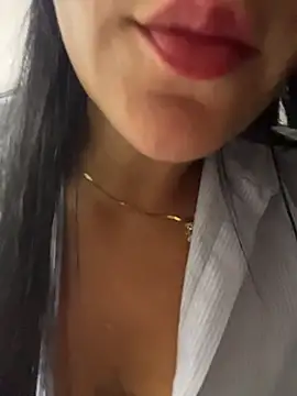 LuxeBrunetteXXXn Webbikameraesitys