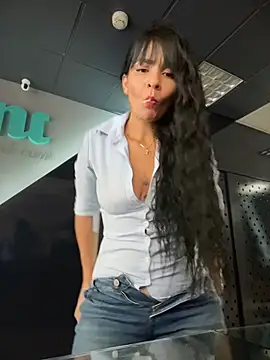 Show Webcam de LuxeBrunetteXXX