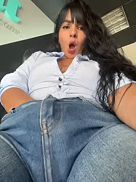 Chat XXX en directo de LuxeBrunetteXXX
