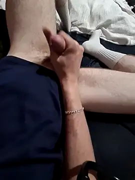 AllwaysHornyJames Webcam Show