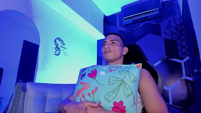 Show modela CristianPrime na web-kameri