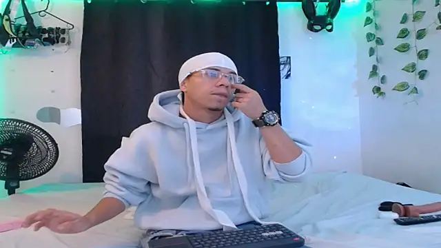 Show de Anyelo_miuller99 na webcam
