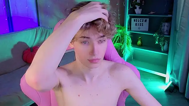 Show modela kevingarsiaa na web-kameri