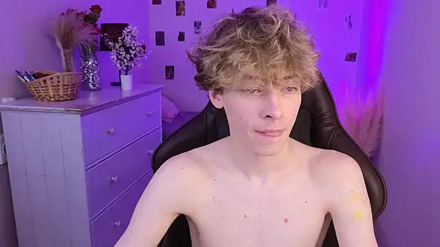 Show modela kevingarsiaa na web-kameri