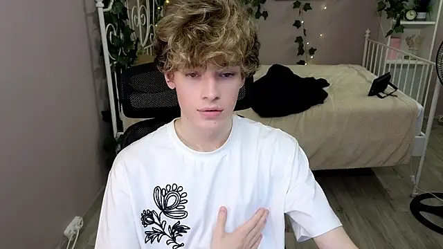 Show modela kevingarsiaa na web-kameri