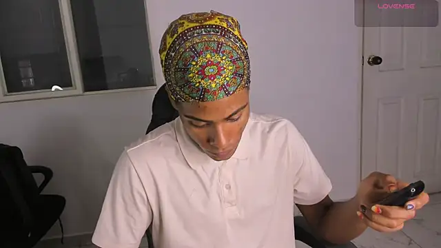 Show modela axelbycortez na web-kameri