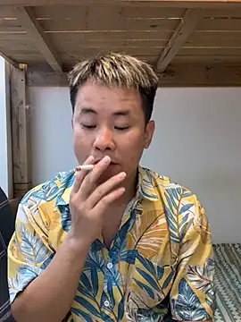 Mackie-1 Show in webcam