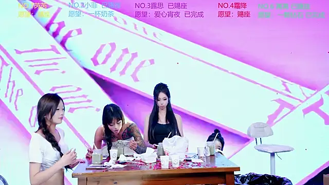 Show Webcam de GIVENCHY-001