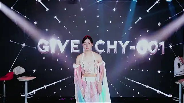 Show de GIVENCHY-001 na webcam