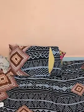 bisexual_yhh webcam show