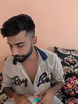 bisexual_yhh Show in webcam