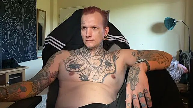 Pokazy przed kamerką – razor_paul