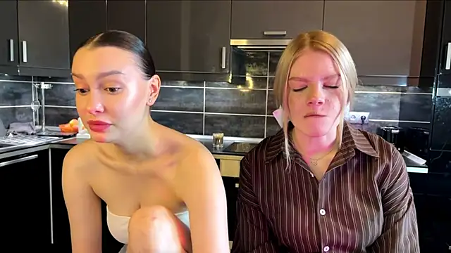 Kiss_And_Chaos Show in webcam